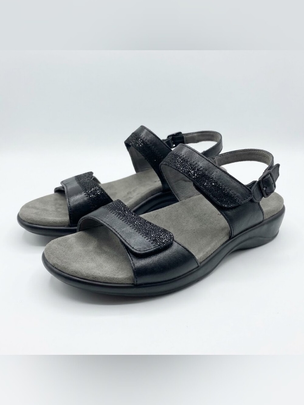 SAS Women's Black Adjustable Strappy Sandals with Cushioned Footbed